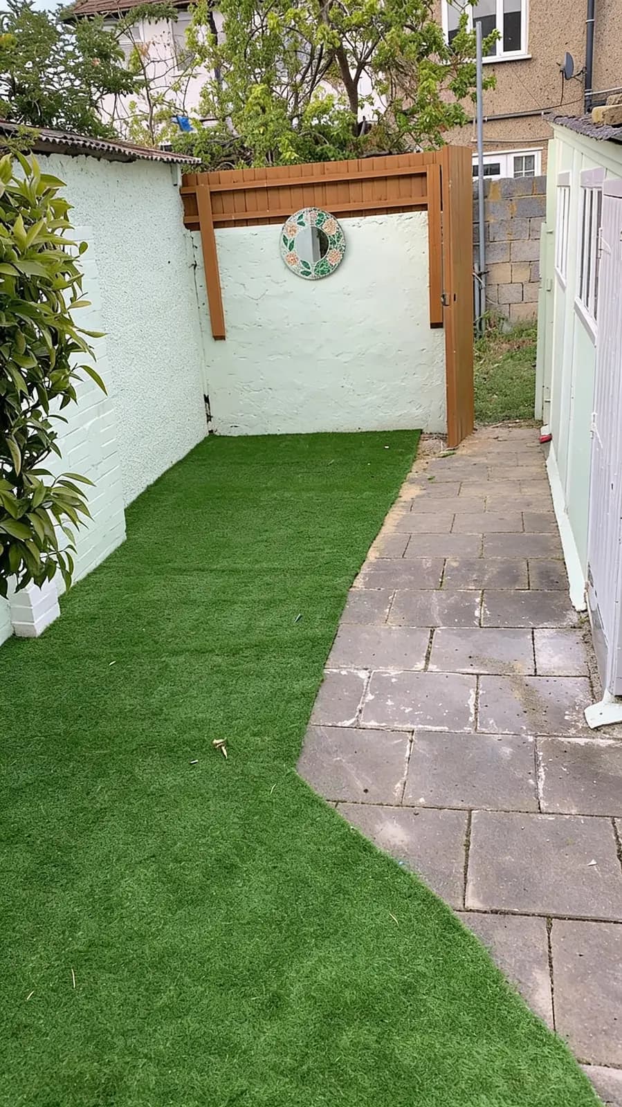 Finished artificial lawn in the side return