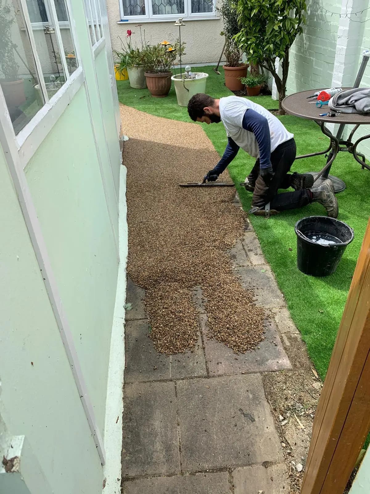 Trowelling the resin-bound gravel out by hand