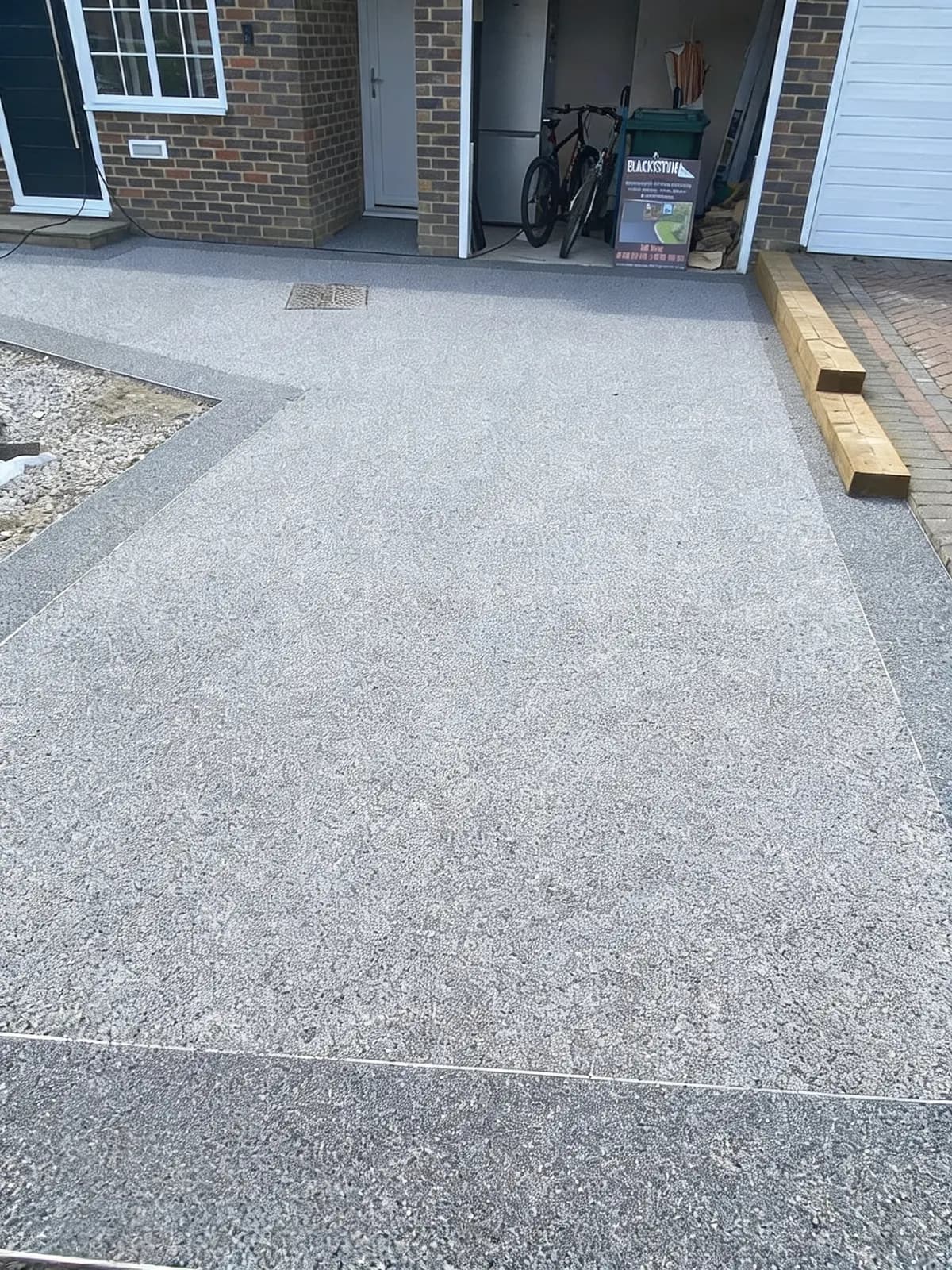 Permeable resin-bound driveway